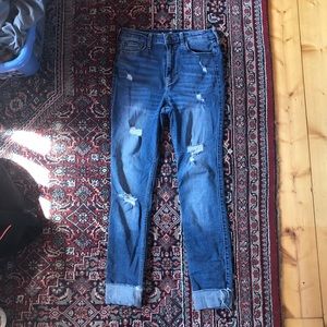 Distressed high waisted jeans